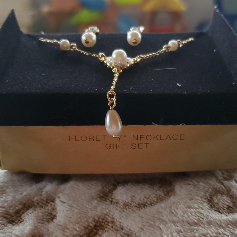 Avon set